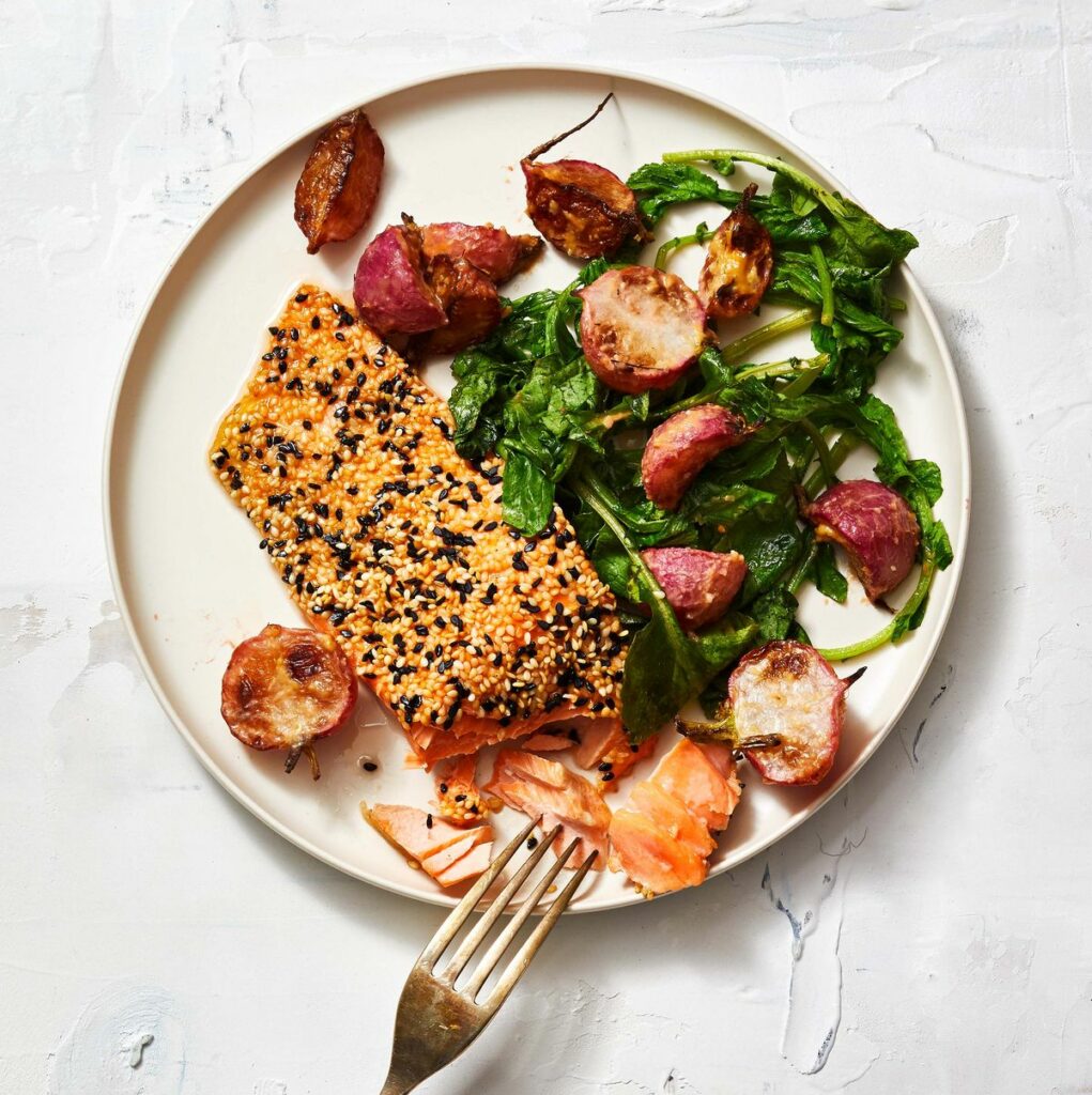 A fresh low-carb salad with grilled protein and nutrient-dense seeds.