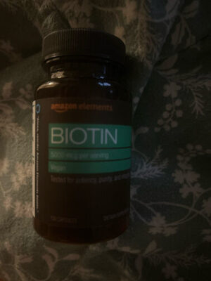 Amazon Elements Biotin 5000 mcg source label used in the packaging illustration