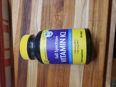 InnovixLabs Full Spectrum Vitamin K2 source label used in the packaging illustration