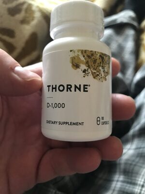 Thorne D-1000 source label used in the packaging illustration